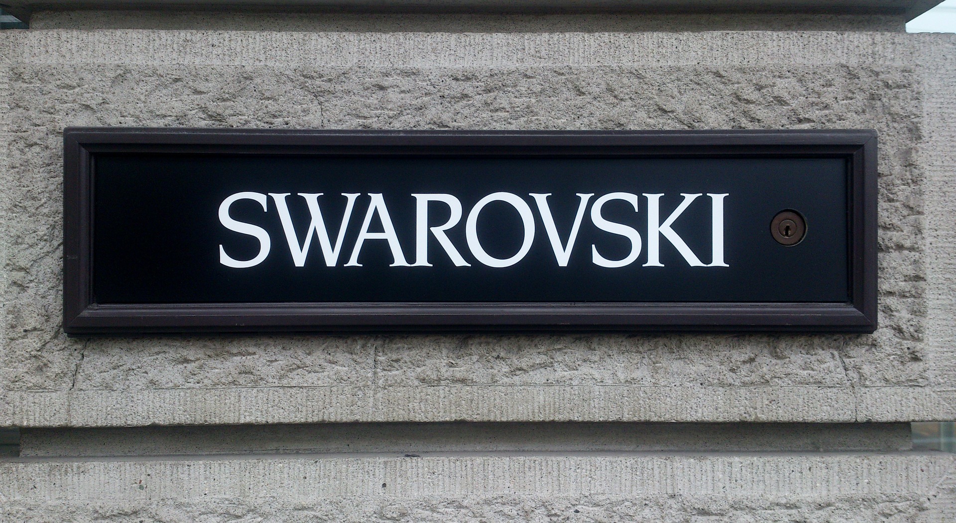 你不可能沒聽過，但可能沒下手過的品牌- SWAROVSKI 施華洛世奇 封面照片